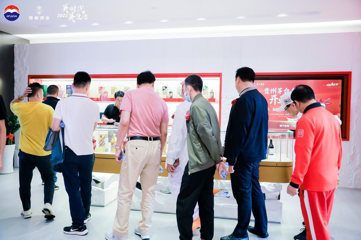 三店齐开重磅开业,贵州第三代茅台专卖店统一开业