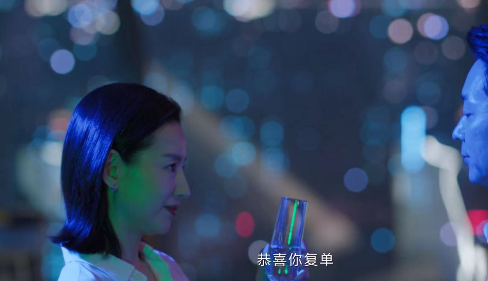 43岁董洁演“*妇情**”，教科书式撩汉，不靠颜值靠懂事