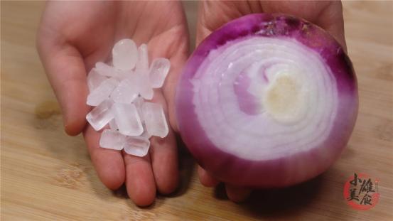 洋葱冰糖泡水喝有什么功效,洋葱生姜和冰糖煮水的功效与作用