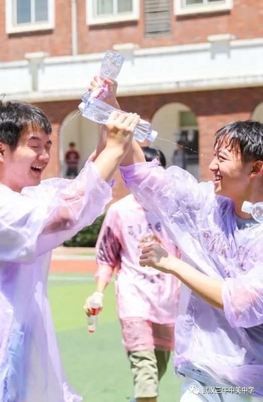 记录毕业典礼的快乐时光,学校毕业典礼上的那些事