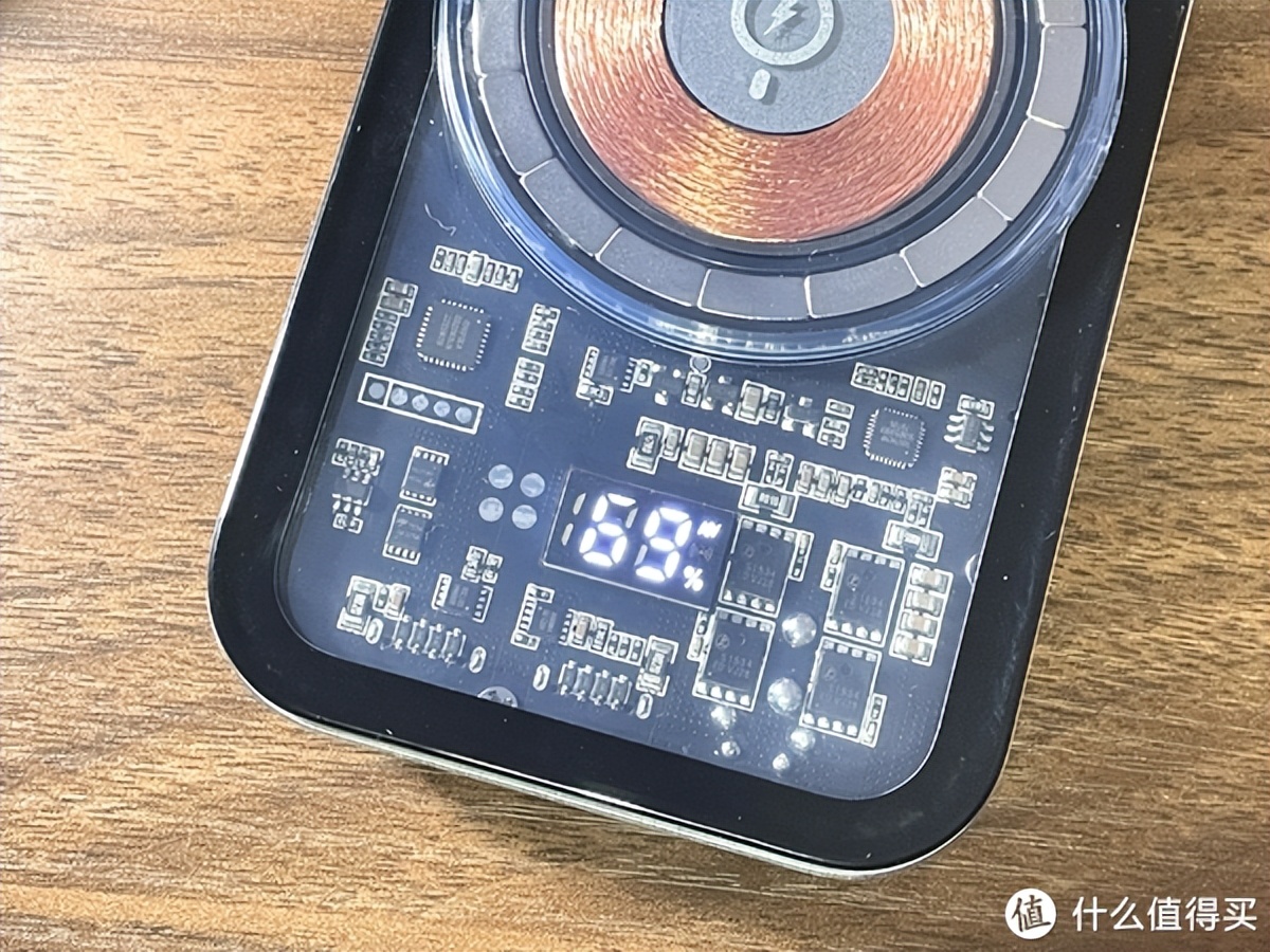 摩米士充电宝测评,momax摩米士充电宝透明