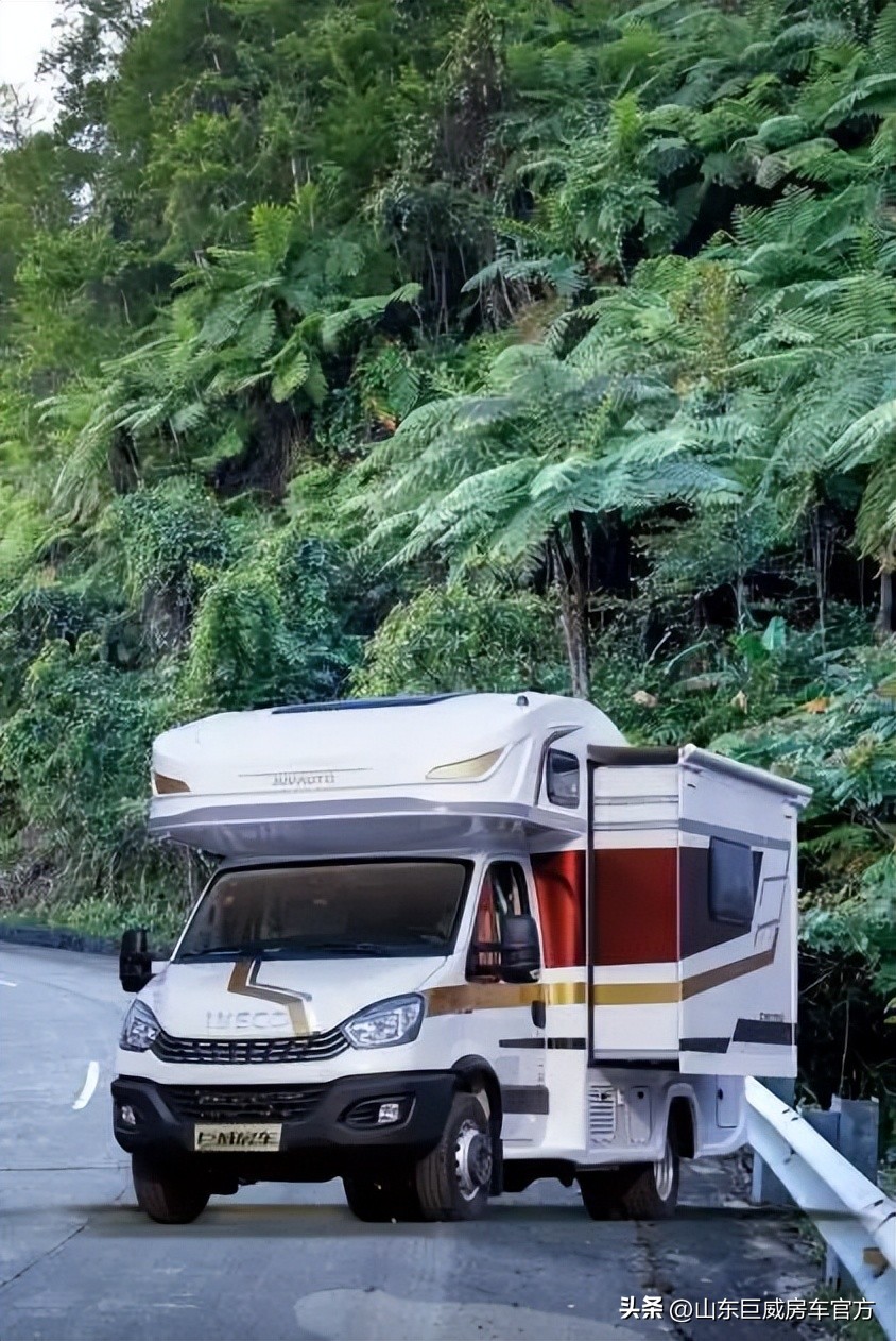 178万依维柯双拓展房车,依维柯b型房车