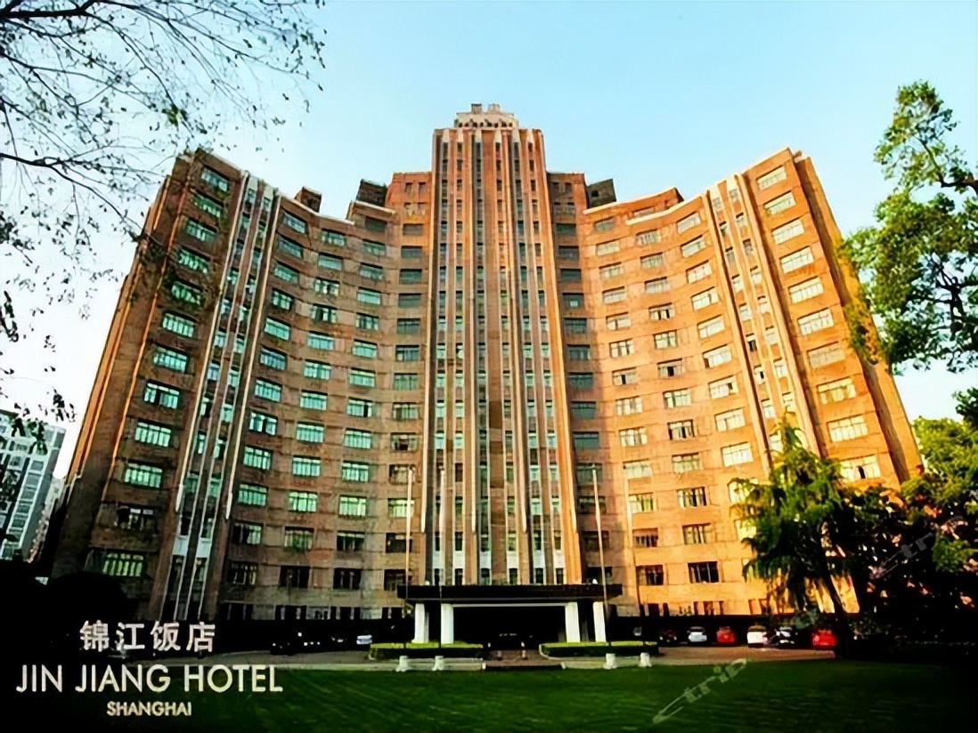 从歌女到业界大亨，锦江饭店创始人有多厉害？杜月笙来吃饭要排队