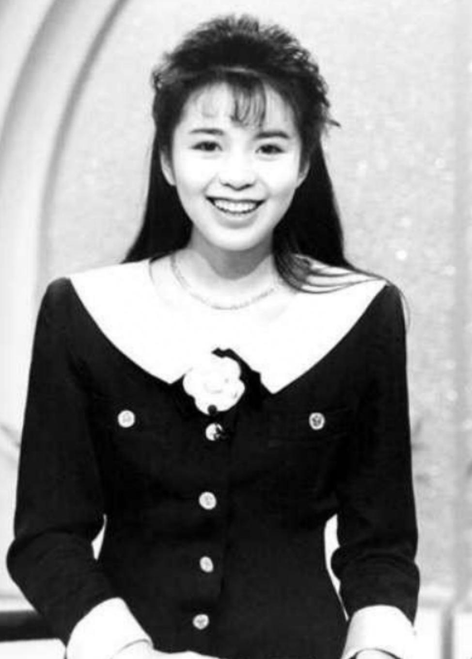 主持人朱迅哽咽痛哭,主持人朱迅和婆婆一起同台