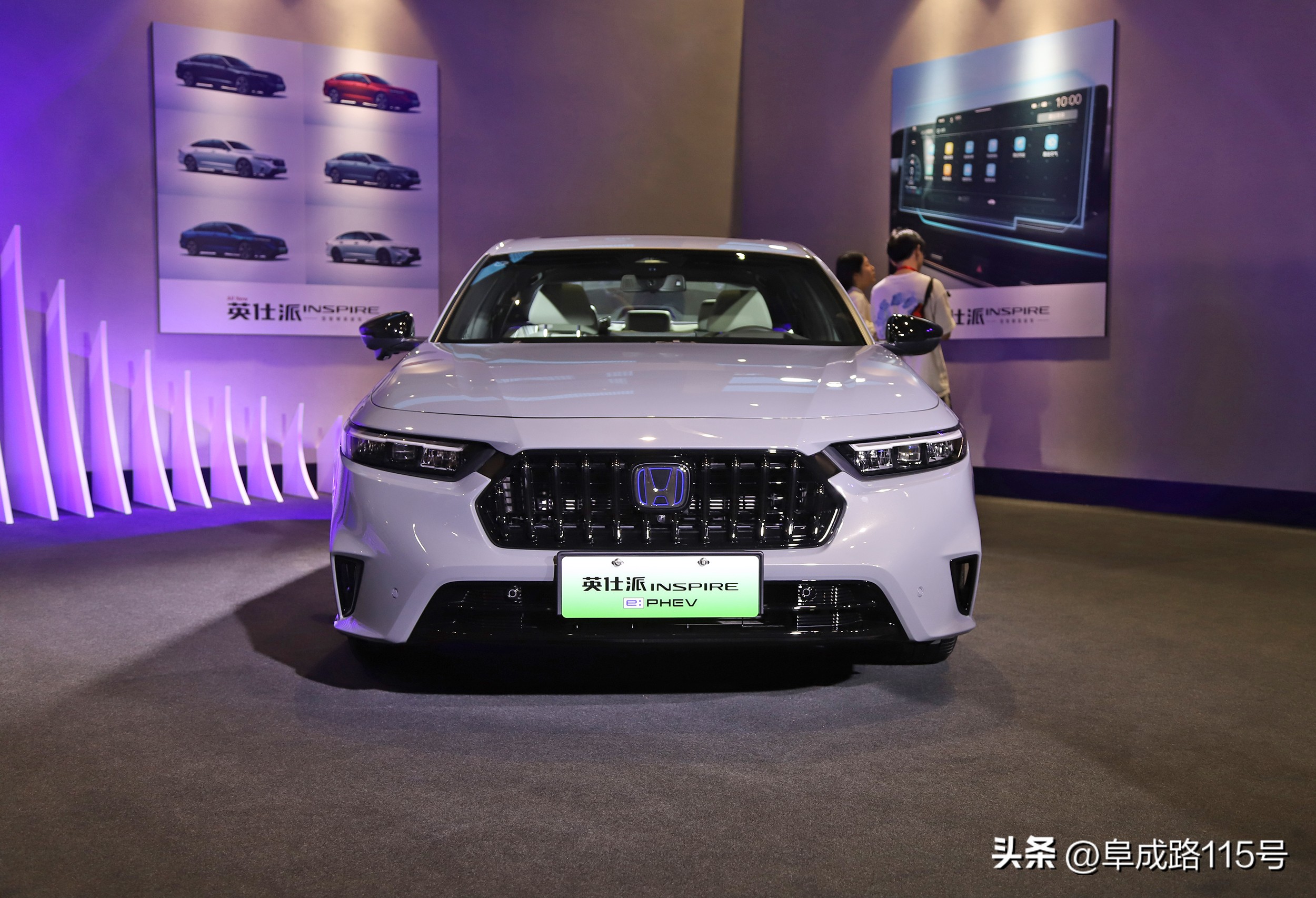 2018款本田英仕派,2022款本田英仕派黑白双拼外观