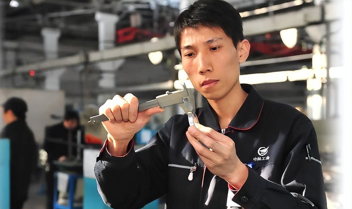 美国开出1000万天价年薪，只为挖走中国一名普通技校生！