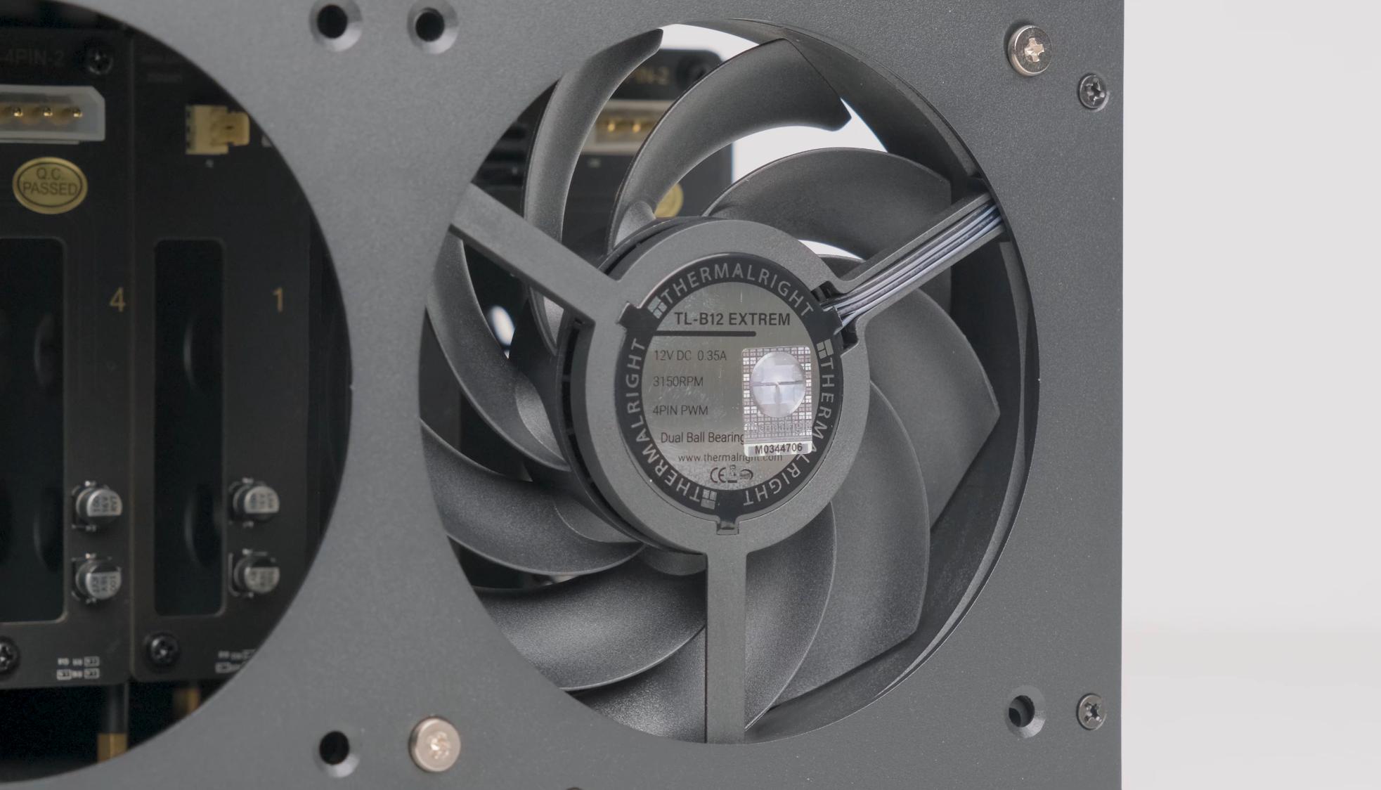 性价比最高的双盘位nas机箱,出圈即巅峰