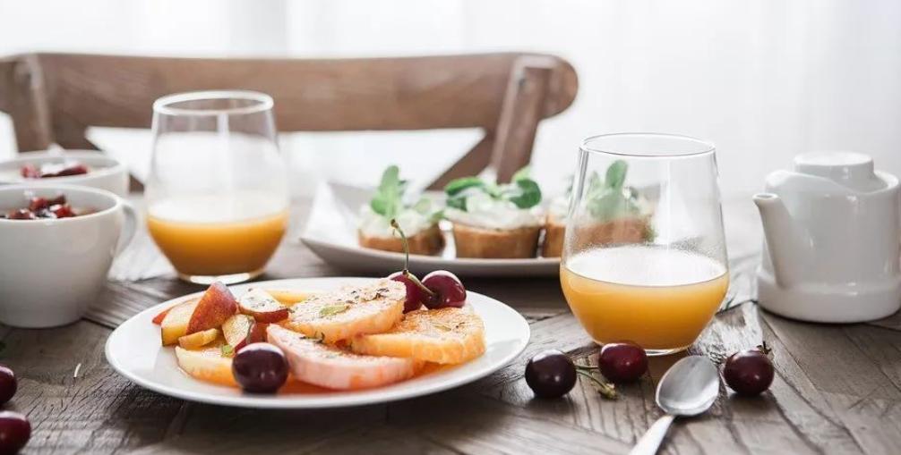 18岁乳腺疼痛怎么回事,乳房疼痛就是乳腺癌吗