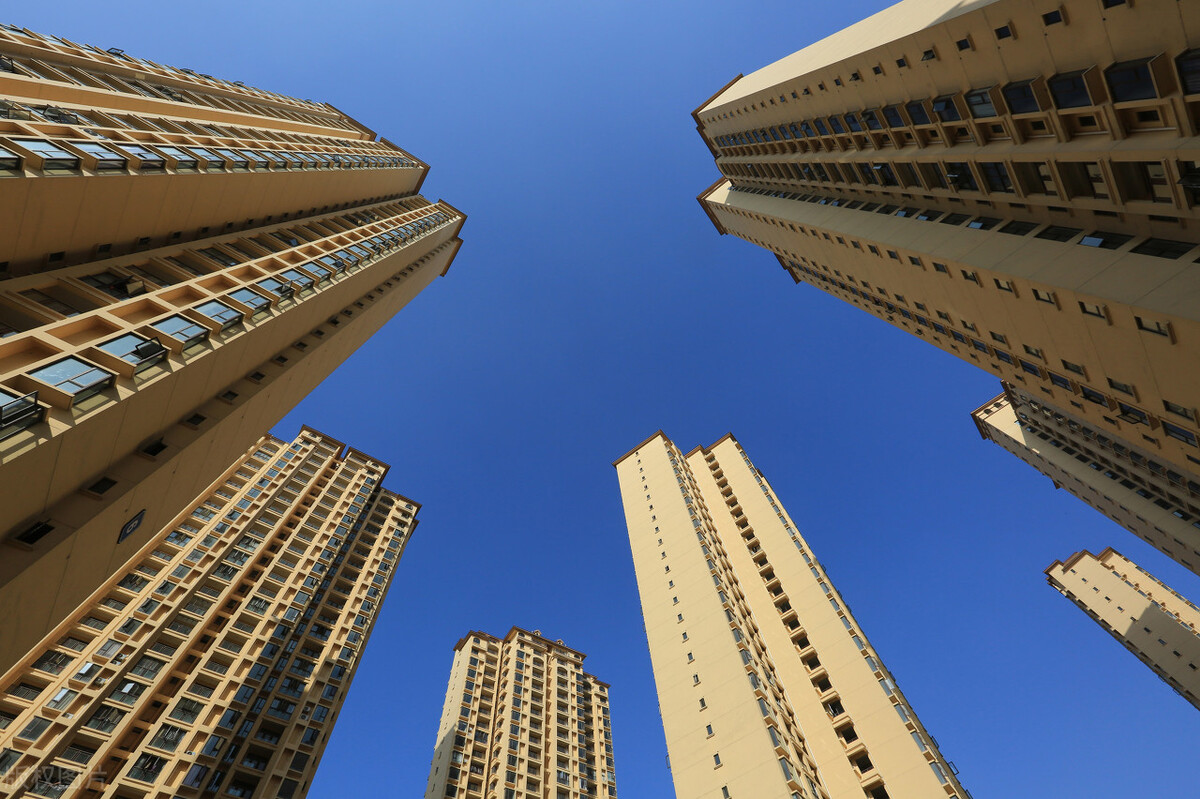 业内人士谈楼盘“趁机涨价”,各地楼市回暖全国多地楼盘涨价