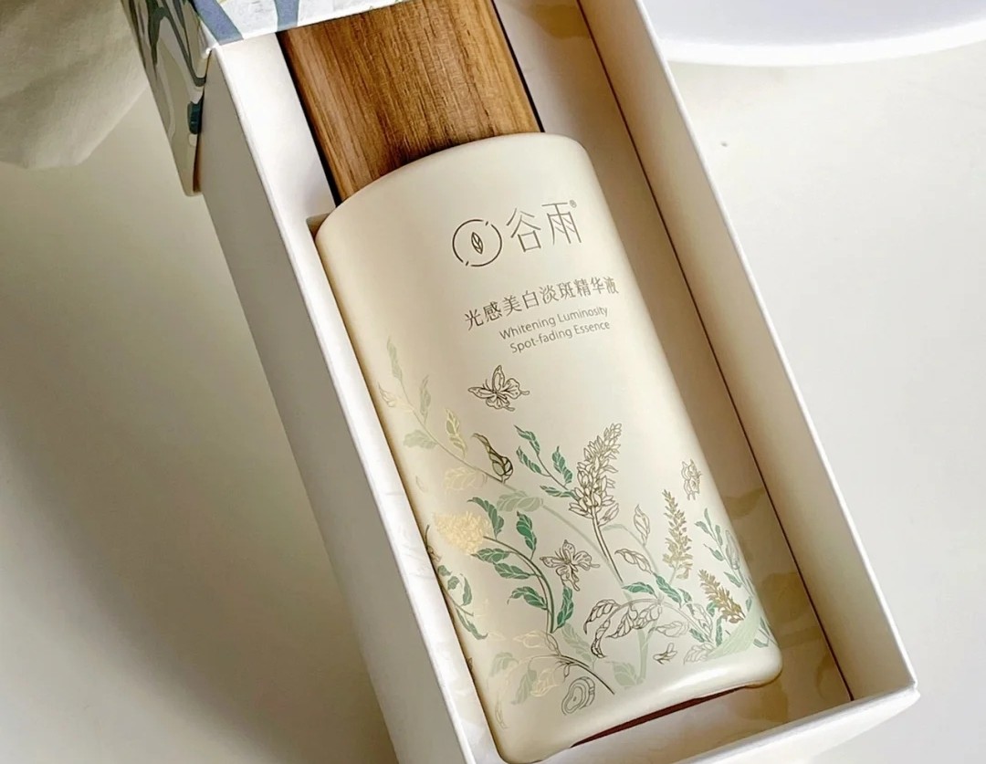 女生想变白变漂亮，公认好用的4款美白精华要知道，有效去黄提亮