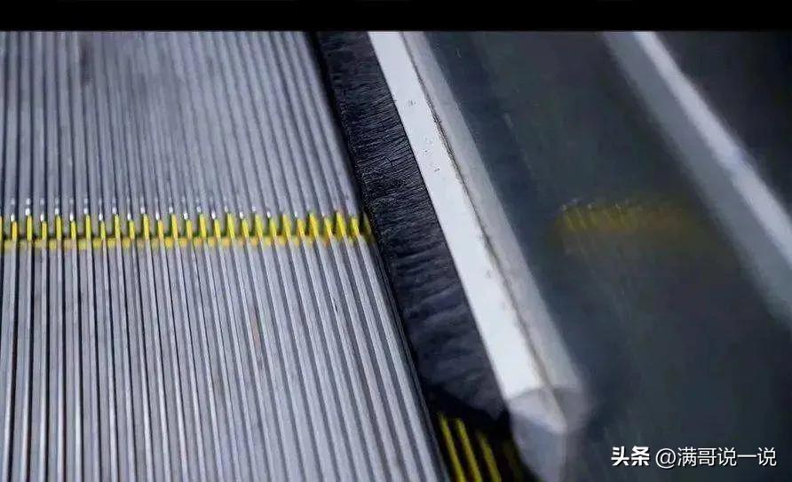 电梯两侧的毛刷用来干什么的,电梯上的毛刷有什么用