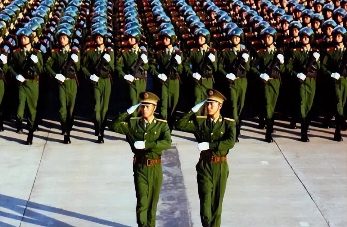 越南*队军**变*火军**商，女军官背LV包炫富，坍塌式腐败成世界之首