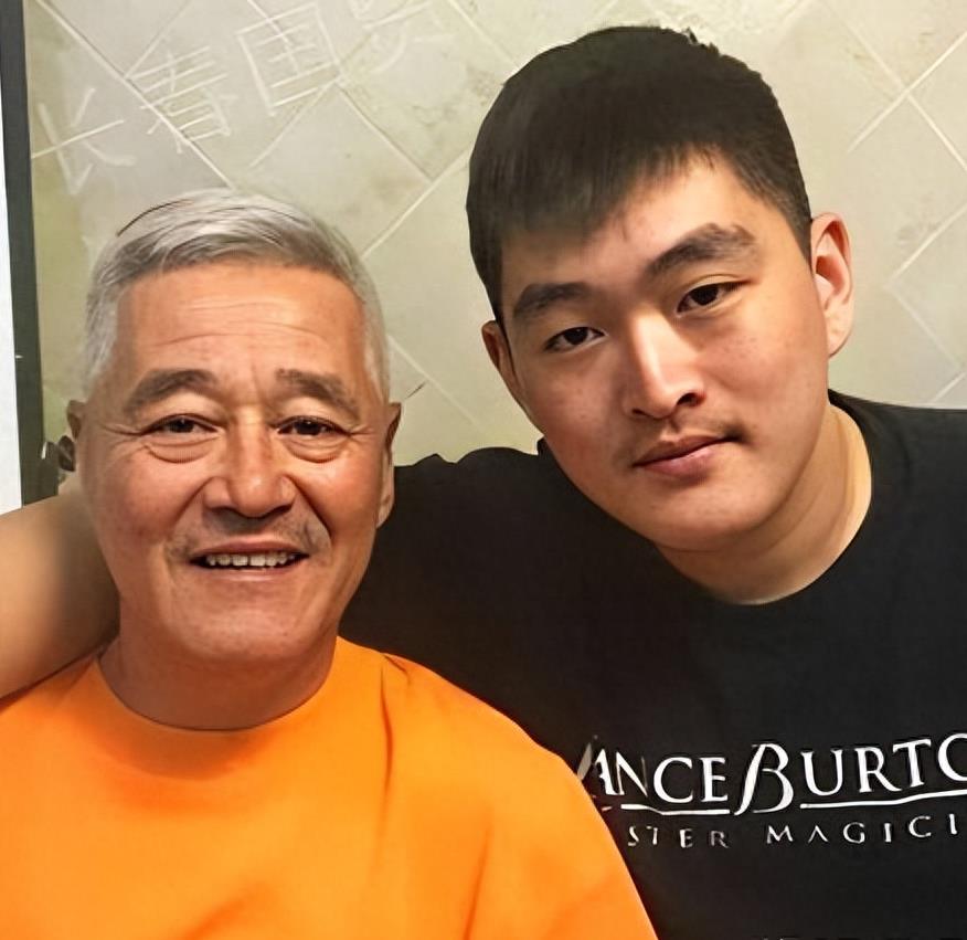 赵本山宠物狗260万,赵本山的儿子花320万买宠物狗