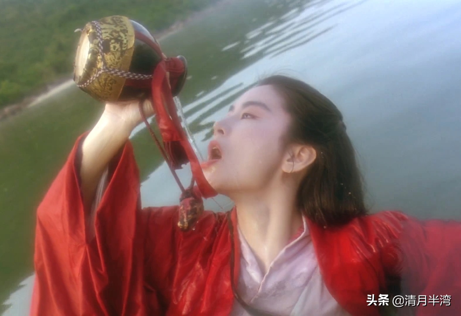 舍不得口红眼线假睫毛,就别女扮男装了,这13位反串才叫尊重观众