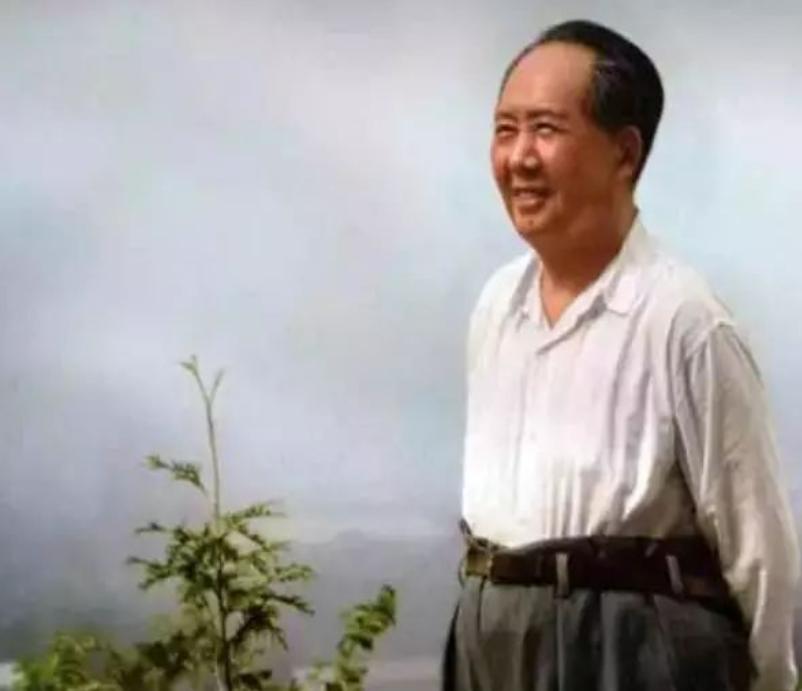 毛主席有10个伟大之处，个个都让人敬佩，最后一个堪称世界楷模