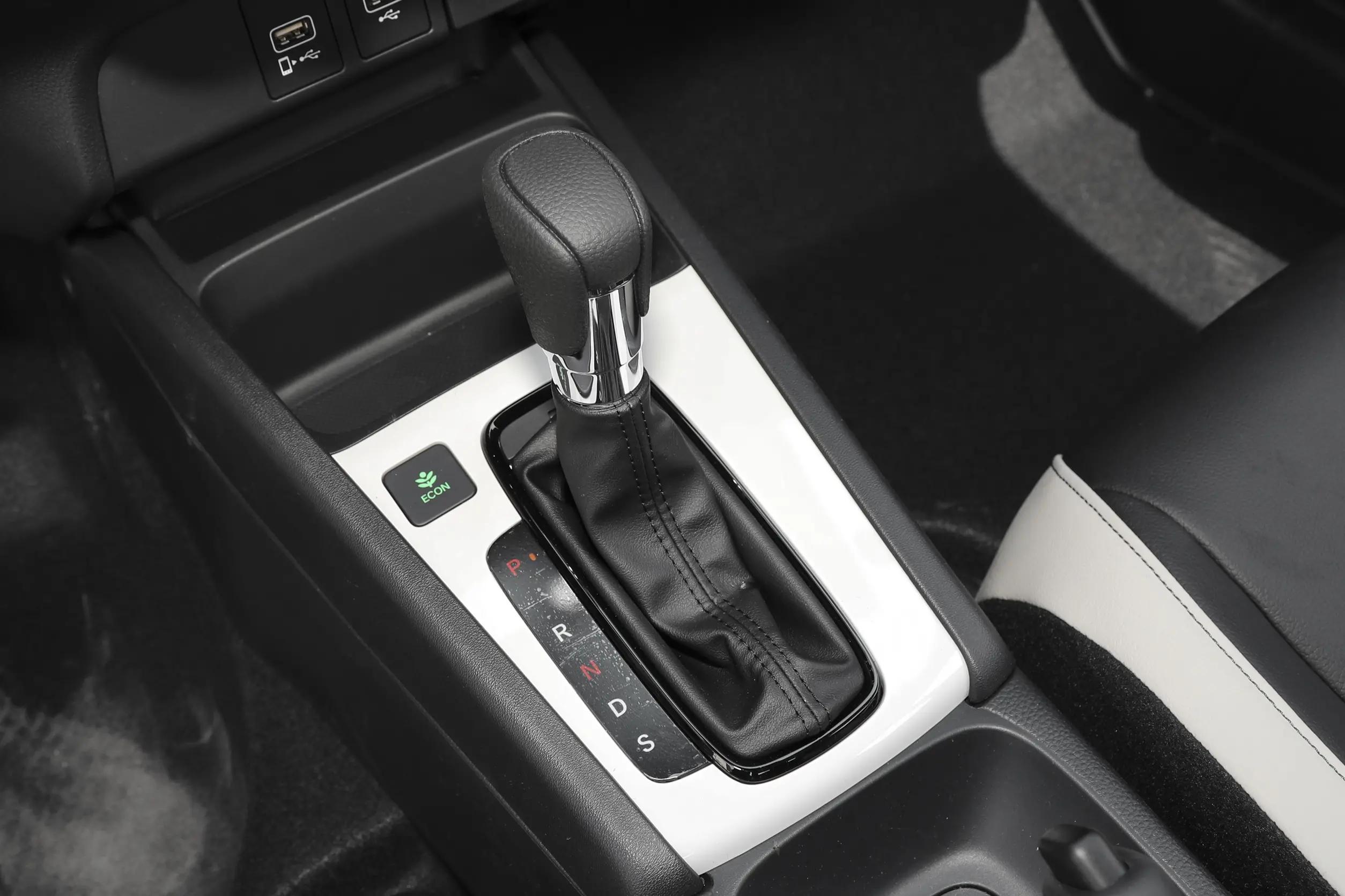 飞度销量下滑不得不降价,新款飞度销量怎么了