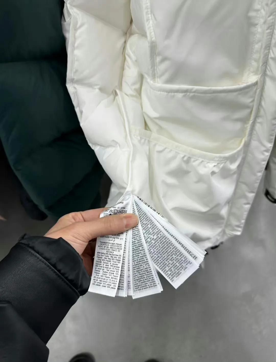 买外套送礼品,买外套还送了本书