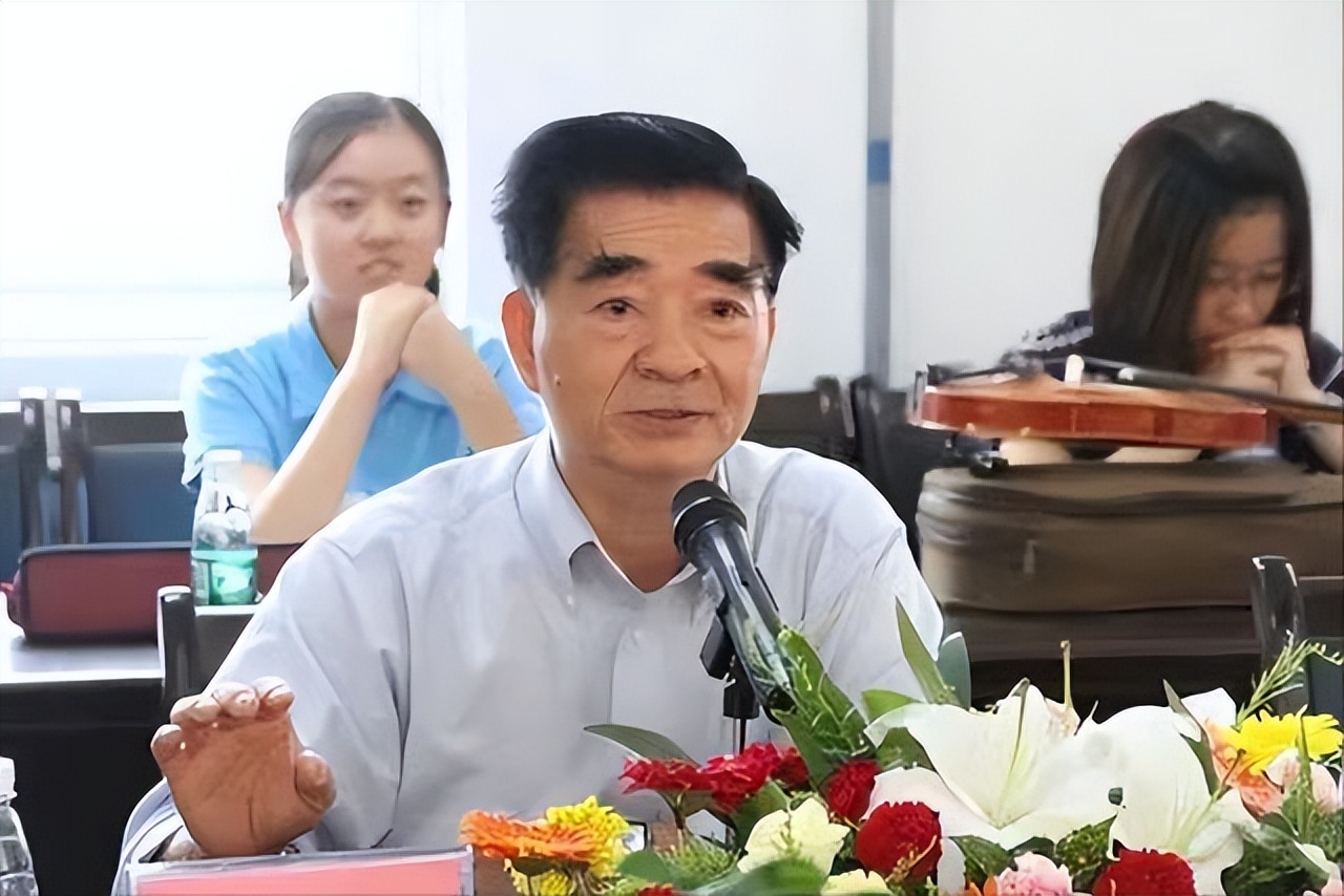 78岁的“爱国华侨”竟是间谍，他蛰伏暗处，比毒教材还毒