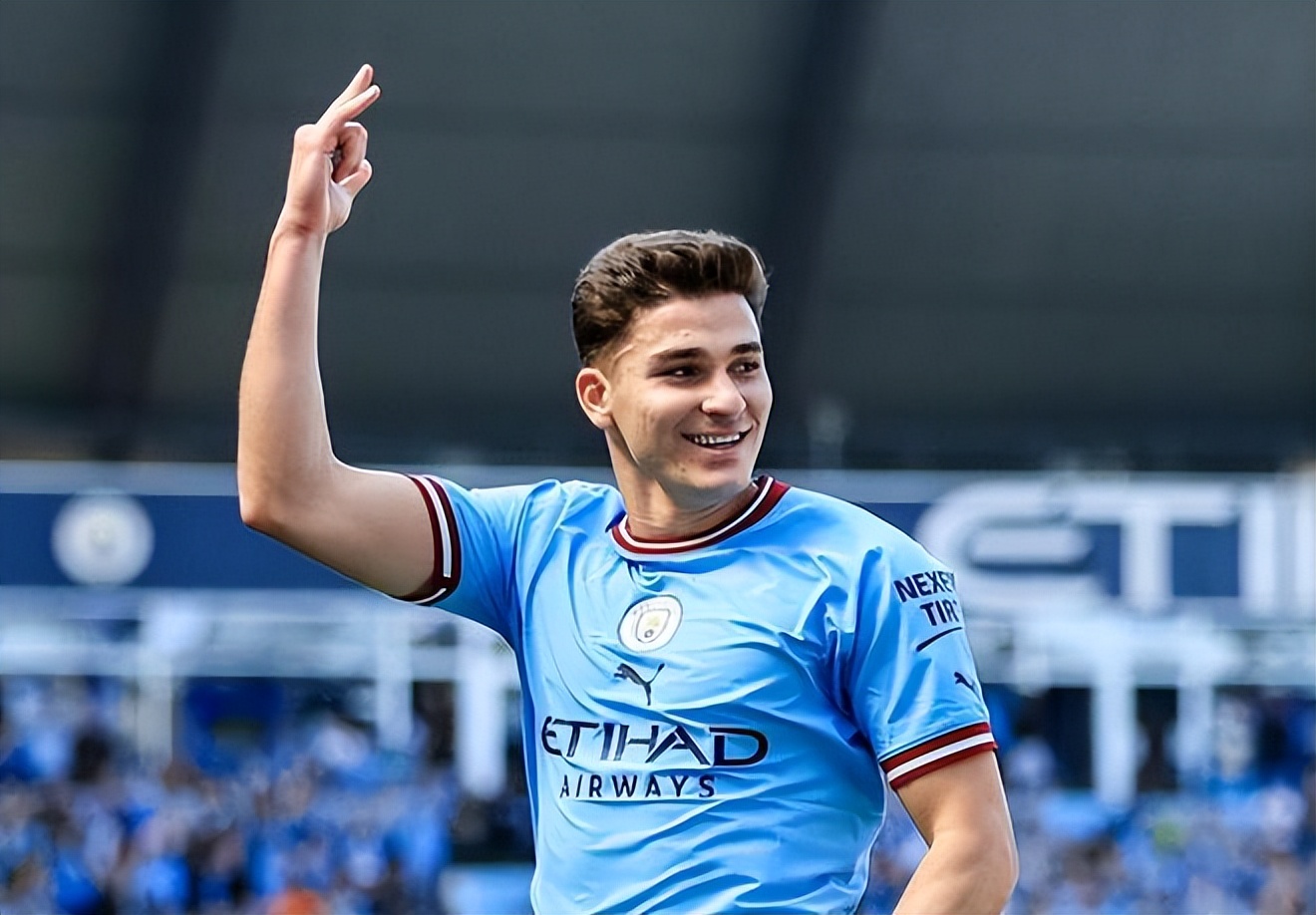 梅西夺冠小碎步阿尔瓦雷斯,哈兰德祝贺阿尔瓦雷斯