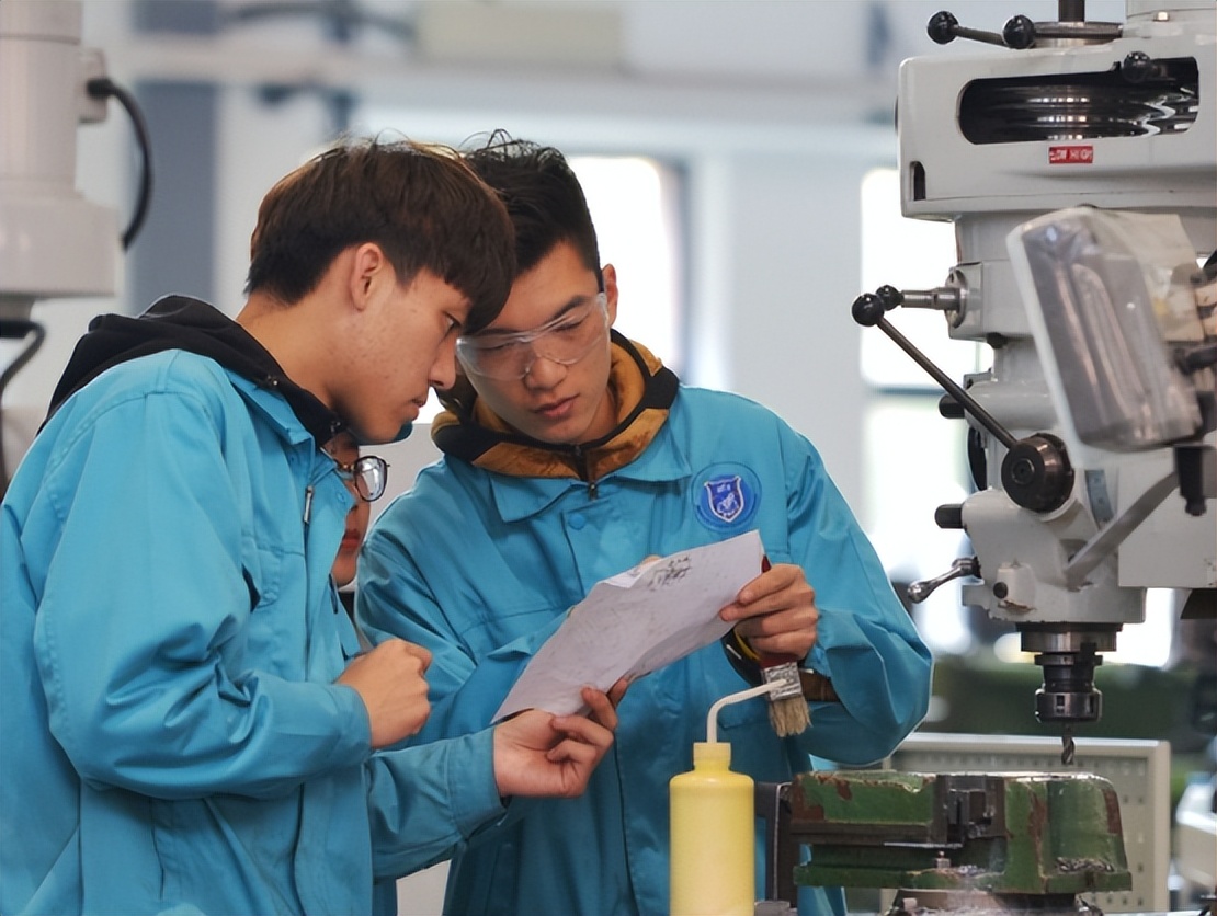 薪资待遇高且容易学的专业排名,未来就业工资收入比较高的专业