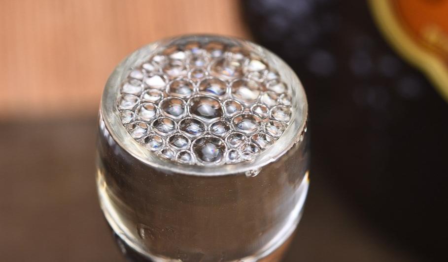 同样是酒为什么价格差距那么大,同样酒为什么批发部比超市便宜