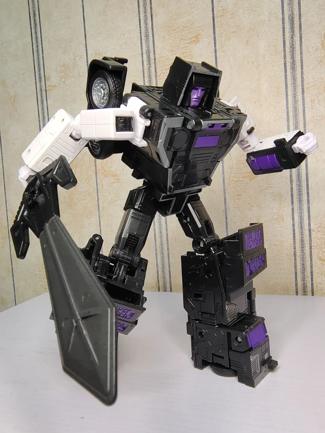 合体嘛，不寒碜——传世指挥官级汽车大师开箱测评