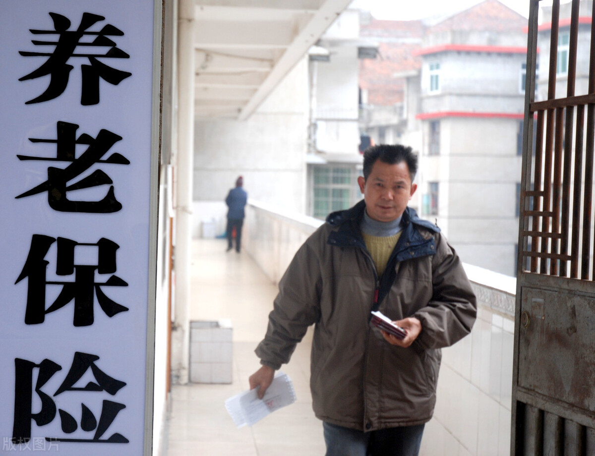 不在户籍地没有单位怎么缴纳社保,城镇户口没工作怎样才能交社保