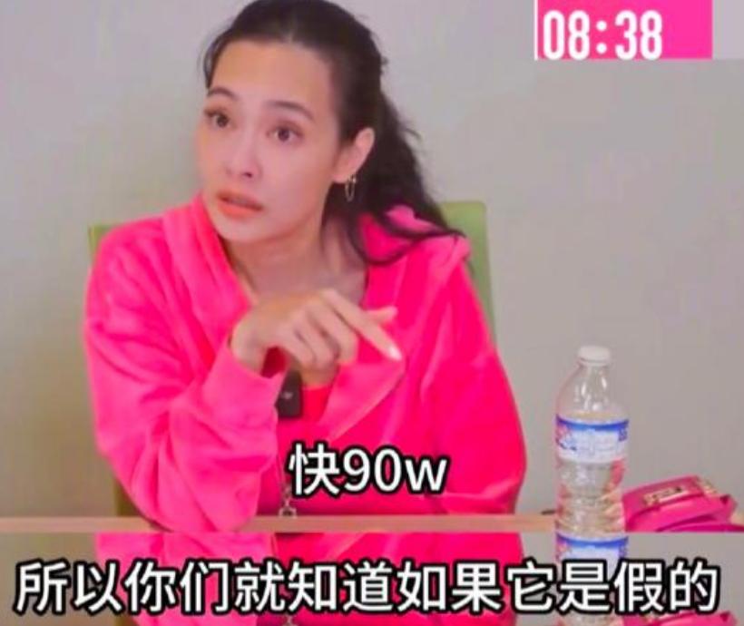 终于翻车！带假包上节目被扒精光，亲妈更牛曾把娘家人送去坐牢