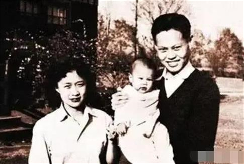 杨振宁82岁娶28岁娇妻现状,杨振宁82岁娶28岁娇妻模样