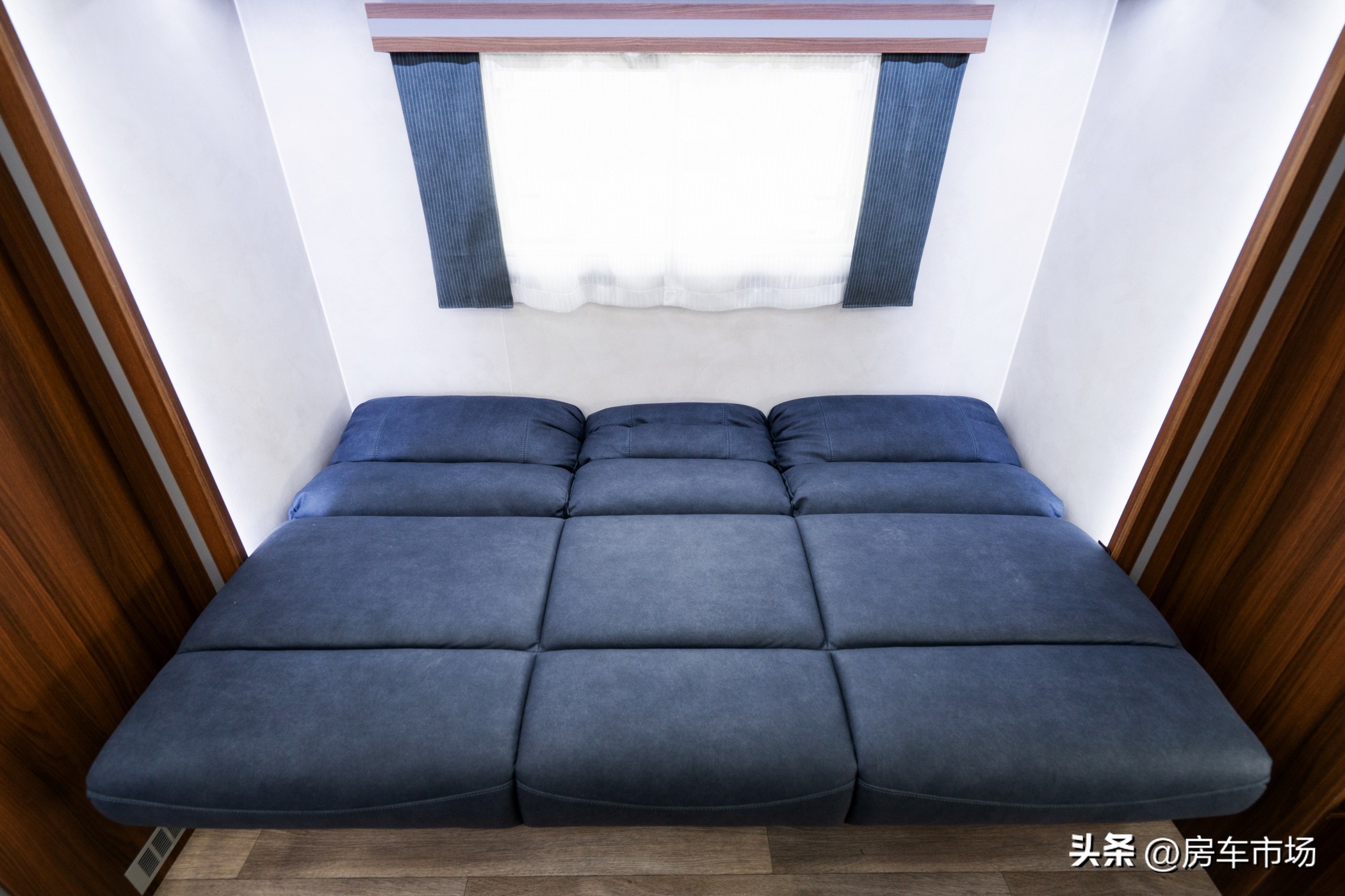 赛德卡700p房车是哪个品牌,最新款五十铃轻卡升顶带拓展房车