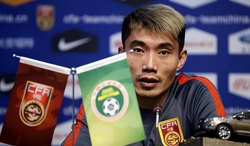 球迷骂国足退钱搞笑视频完整版,国足0-1卡塔尔韦世豪采访主力