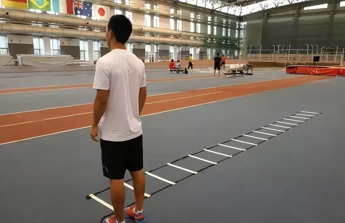 羽毛球专项灵敏步伐训练,羽毛球专项灵敏步法训练