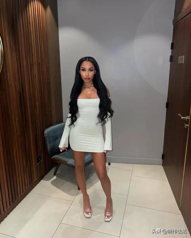 小白看国足,贝林厄姆小球迷回头