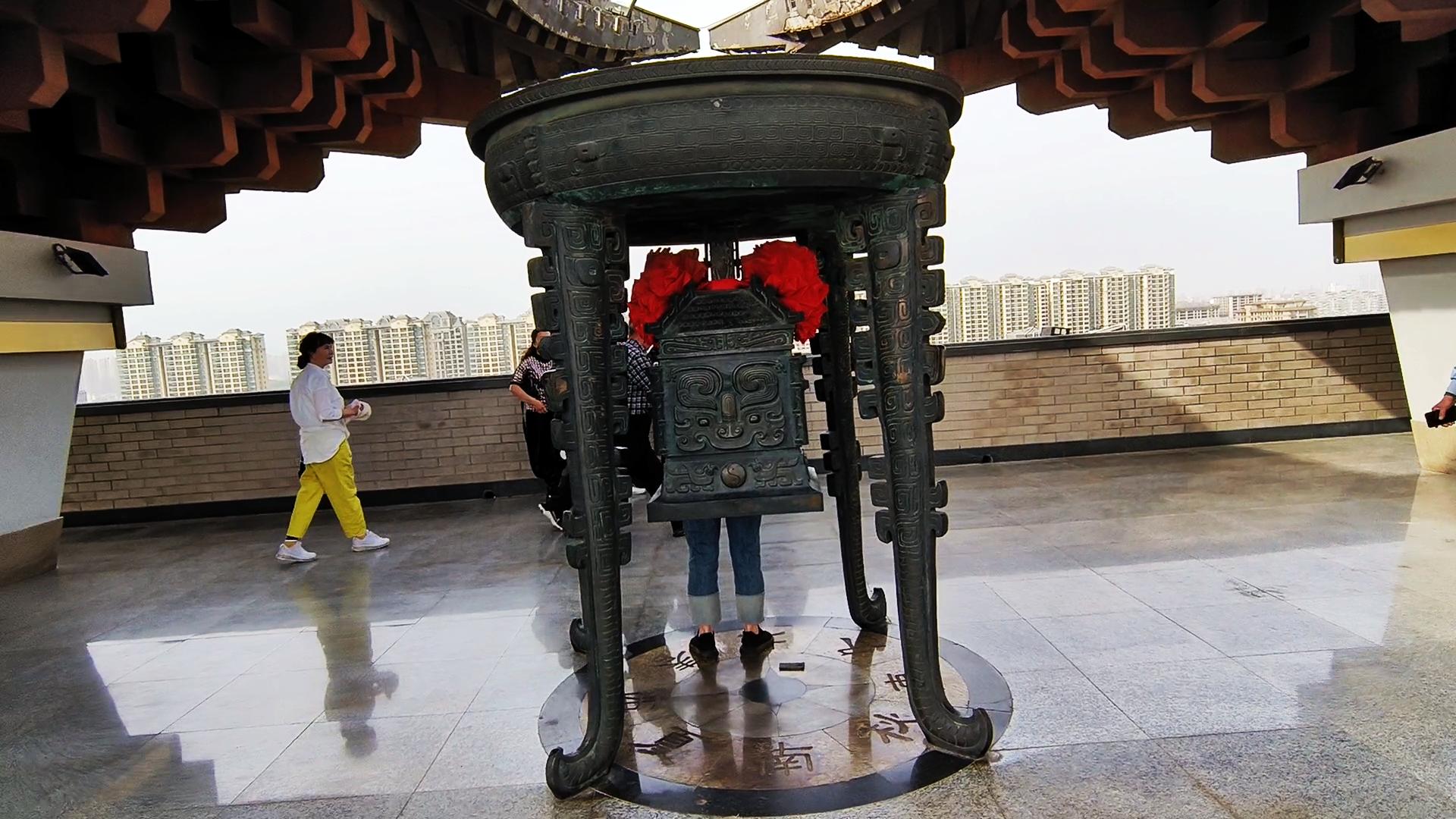 中国第一座门文化旅游景观展现中华民族历史渊源的华夏文明纪念碑