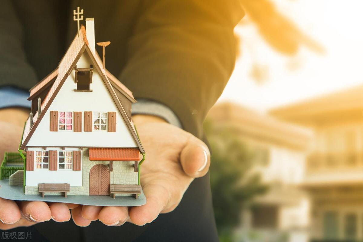 买二手房什么时候交首付款合适,在北京买二手房交定金一般交多少