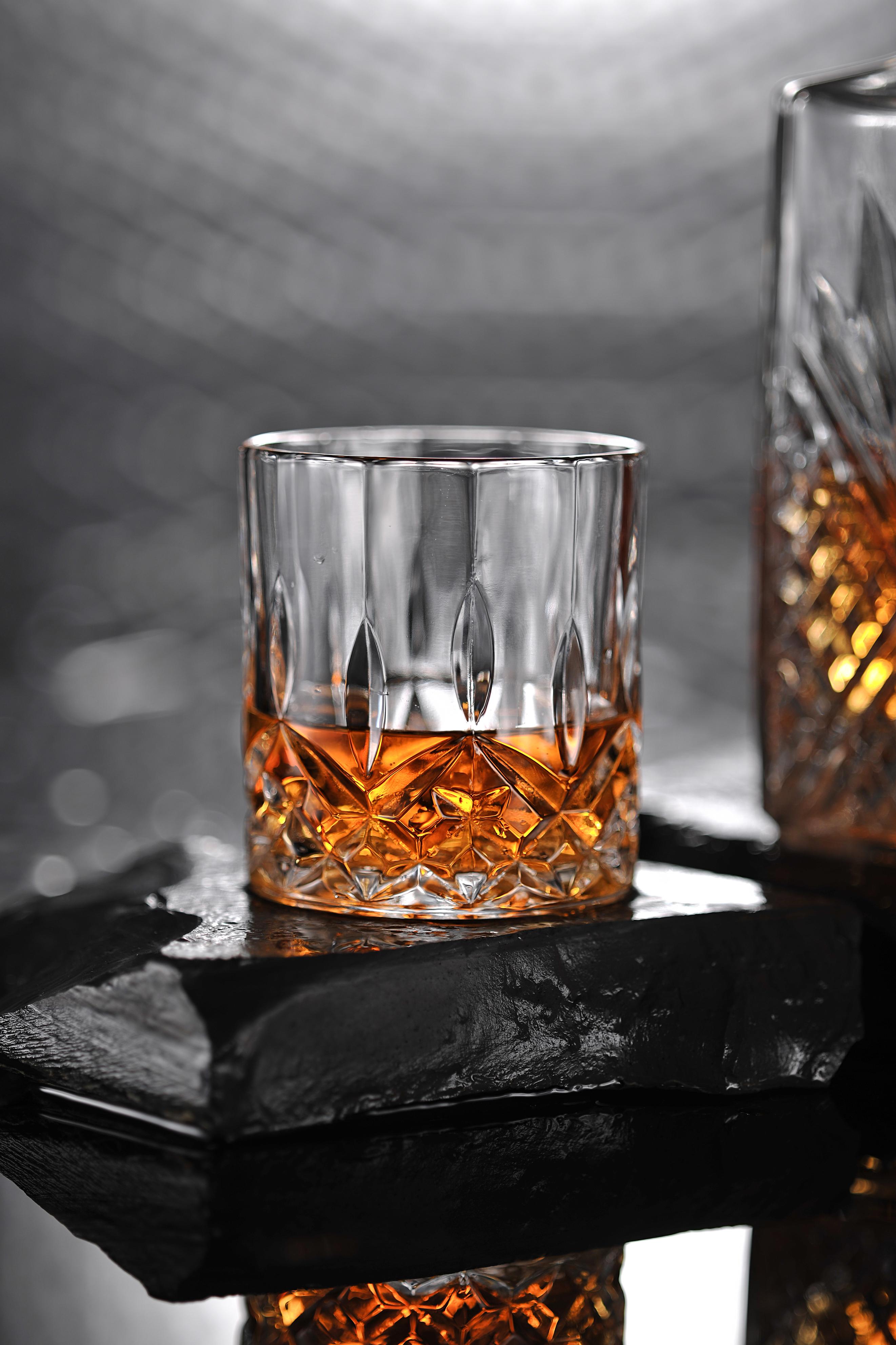 苏联专家给公安上课，突然被捕，局长笑言：老韩，我找你好苦