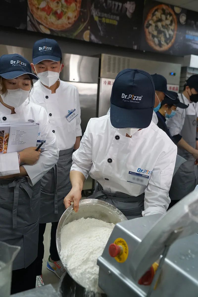 做意式披萨和美式披萨用的面粉一样吗？你选对做披萨的面粉了吗？