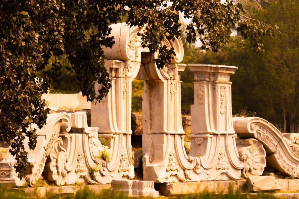 徐文荣：靠挑粪赚第一桶金，筹资300亿复建圆明园，如今已完工6年