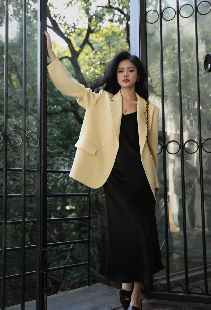 马卡龙灰色配什么颜色好看,高级感配色穿搭马卡龙