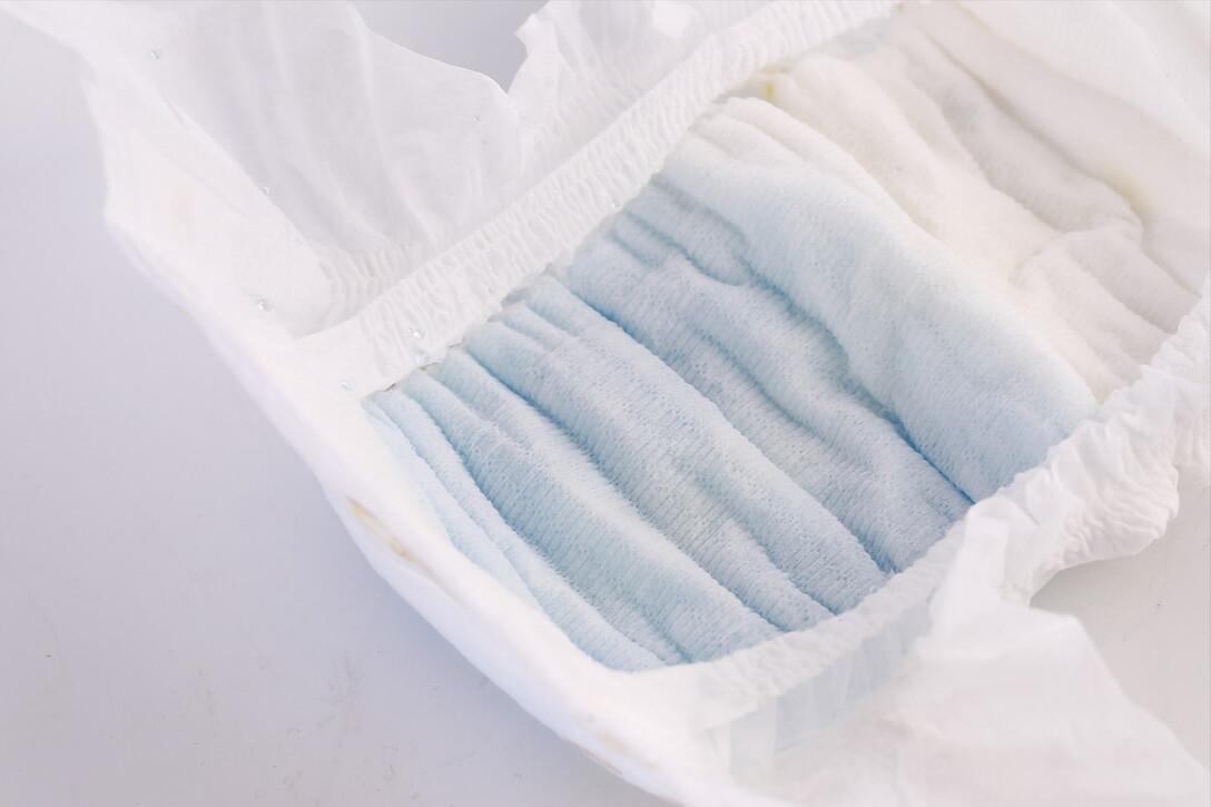 尿不湿、纸尿裤、纸尿片、拉拉裤，还傻傻分不清？买错难用又费钱