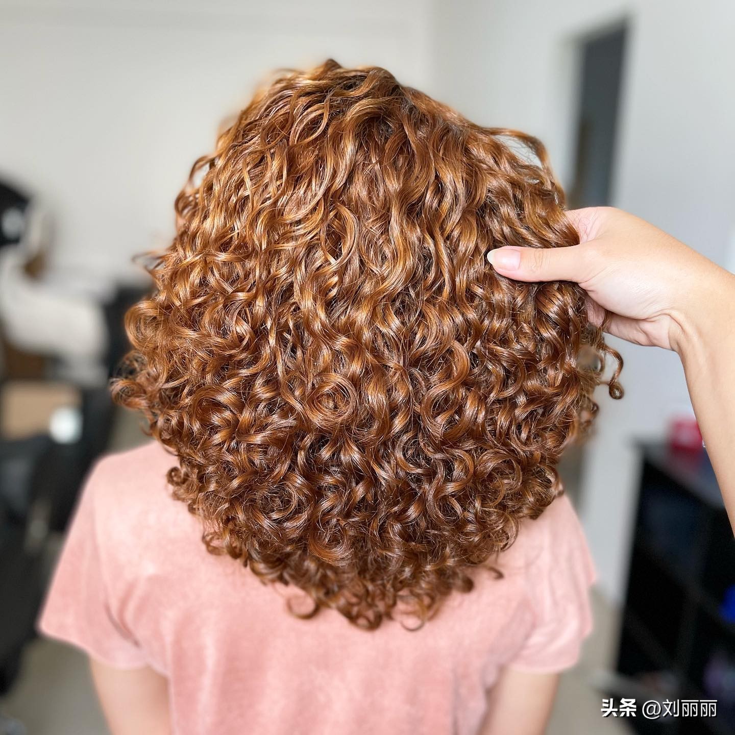 波波头满头小卷发型图片2015,高层次波波头满头造型烫打理