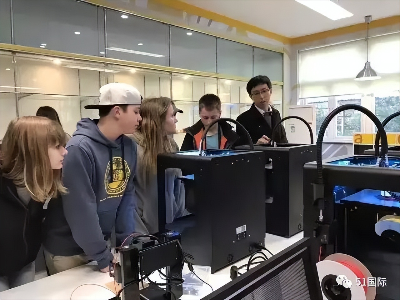 国际班和普通班哪个分数高,国际高中和国际班有什么区别