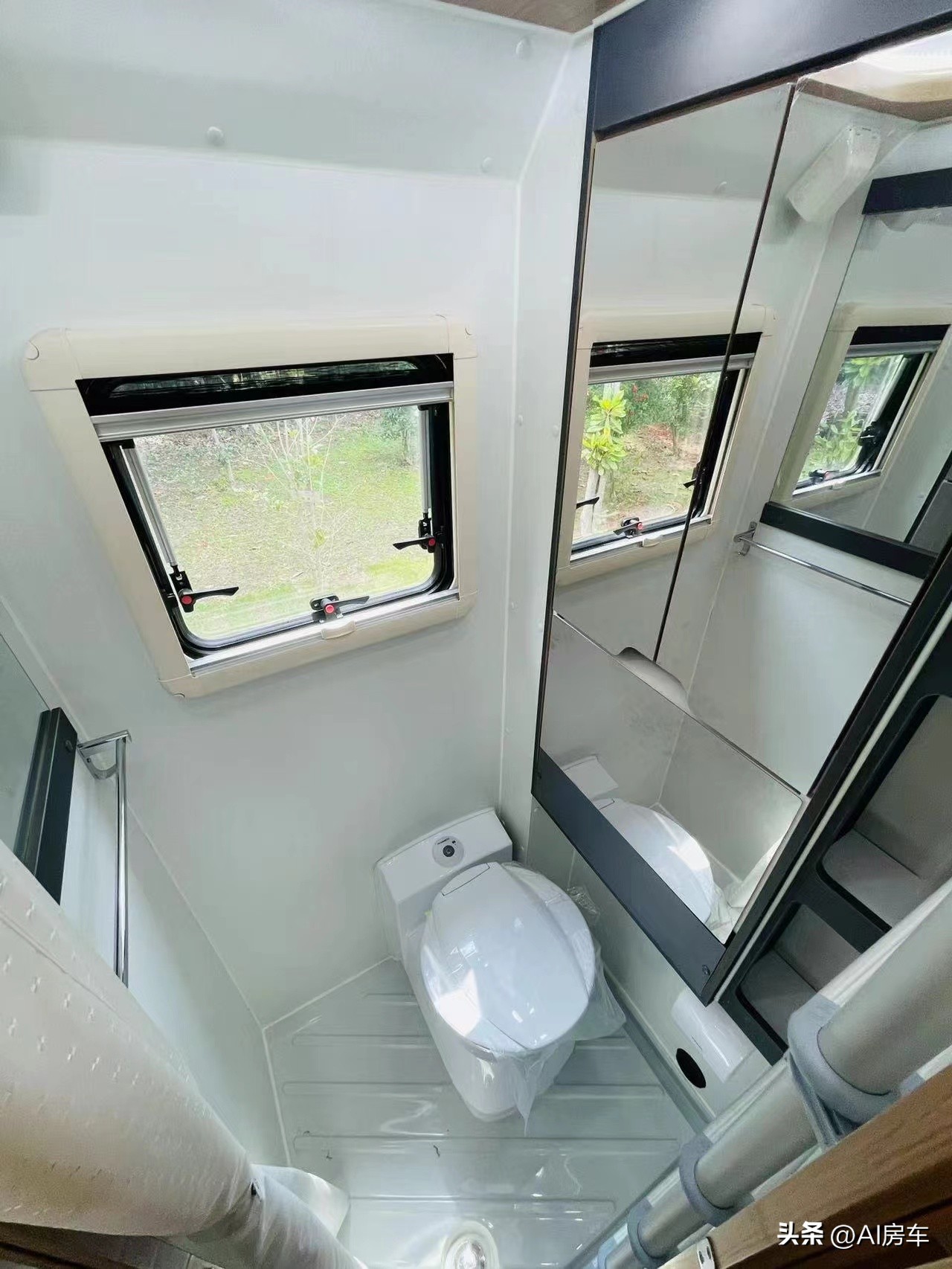 轻卡超大太阳能房车,800瓦太阳能配多大电池