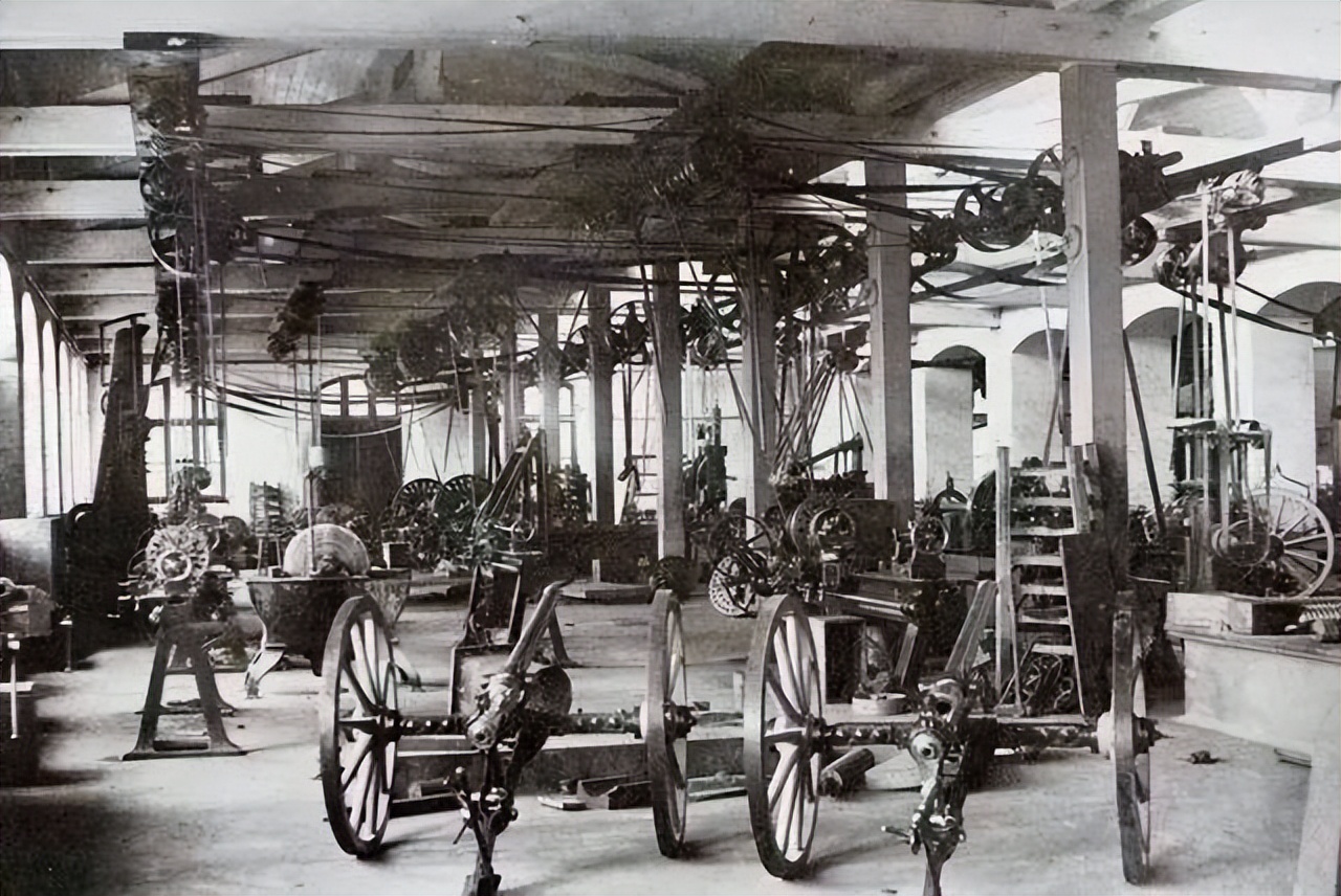 朱枫烈士牺牲后她国民*党**特务女儿:丈夫被闲置,儿子只能读烂中学