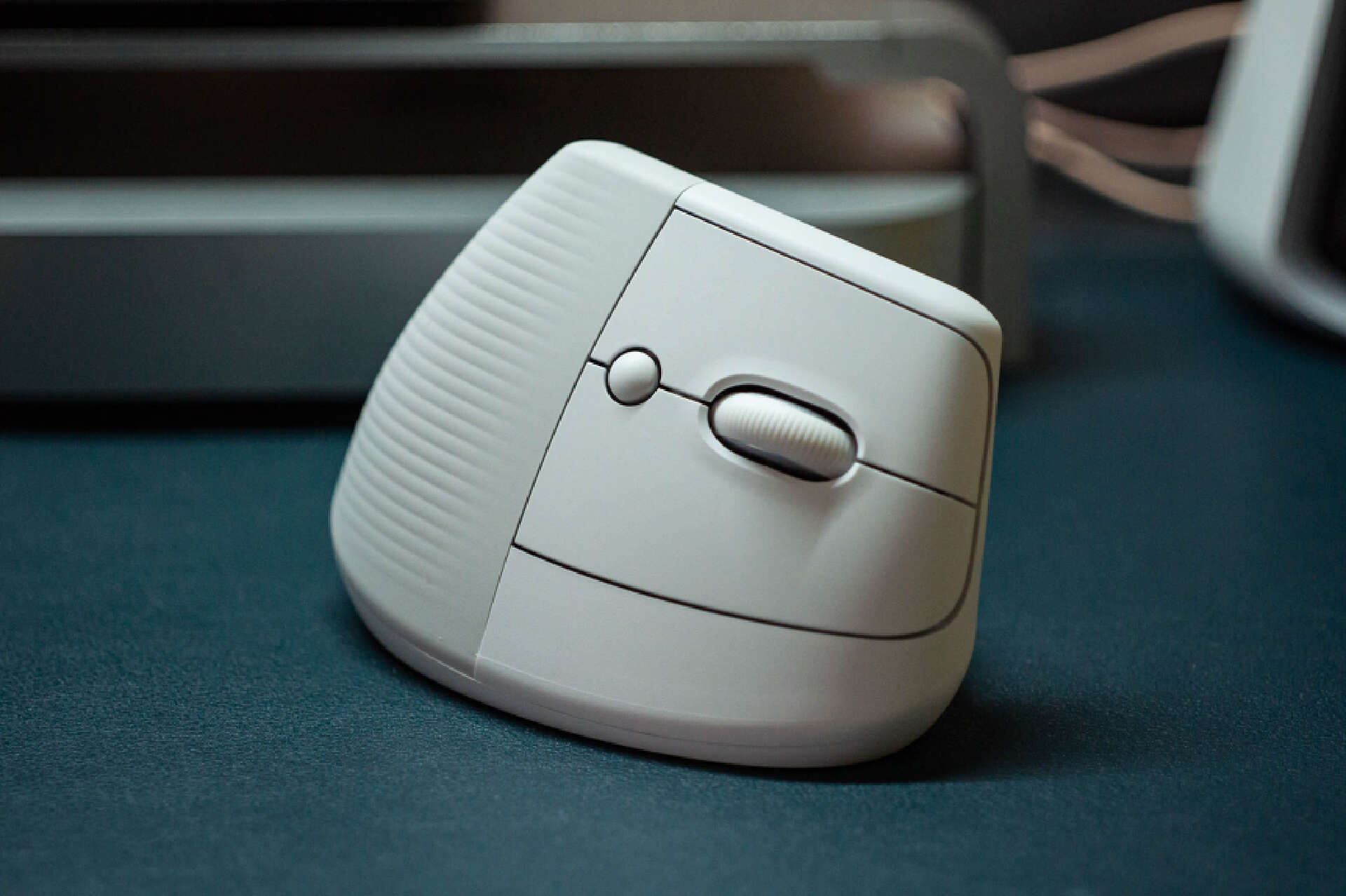 罗技垂直鼠标测评,罗技lift垂直鼠标