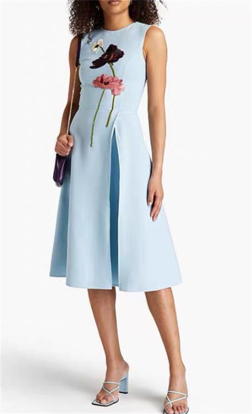 暖肤色穿蓝色好看吗,各种蓝色适合什么肤色的人穿