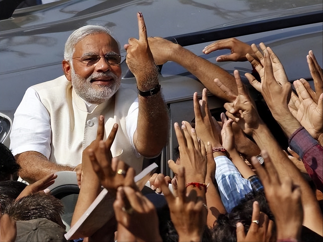 菲律宾4艘船又闯仁爱礁现场直播,菲律宾舰船从仁爱礁上撤走了吗