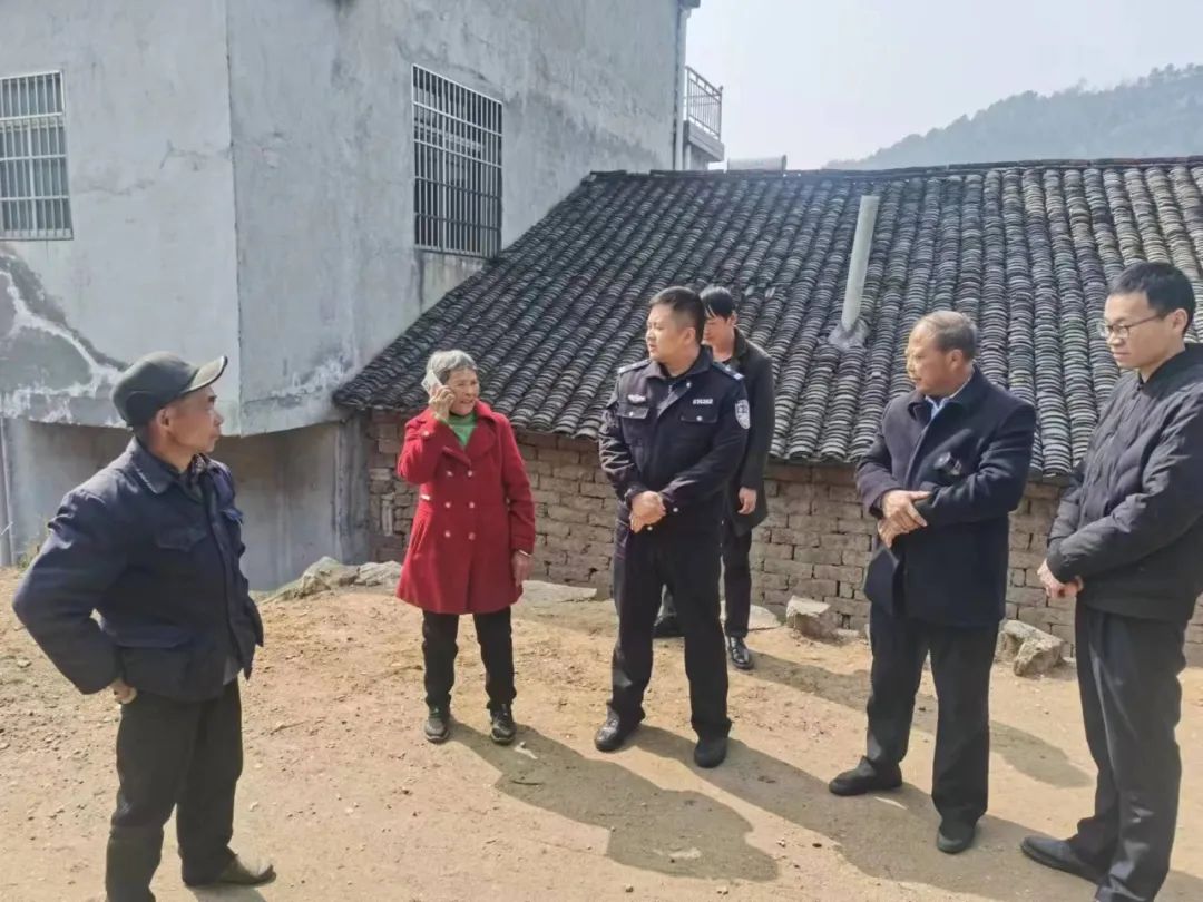 湖北公安|“三牛”先锋·最美警察：“小圆桌”调出“大和谐”——凌万强