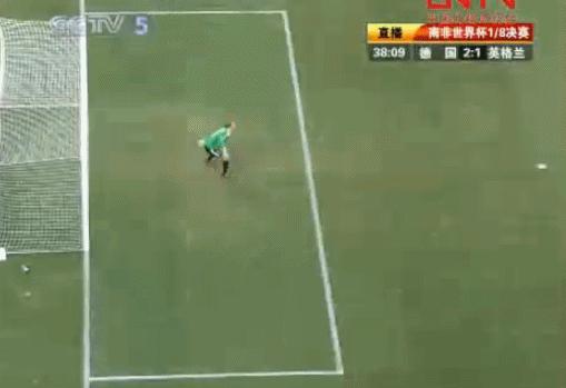 世界杯首个进球被判越位,世界杯首粒进球被吹无效