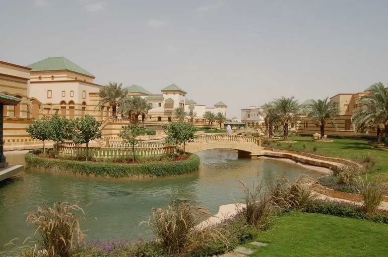 他白手起家9年开56家店年入千万元,他白手起家创办亚洲最大企业